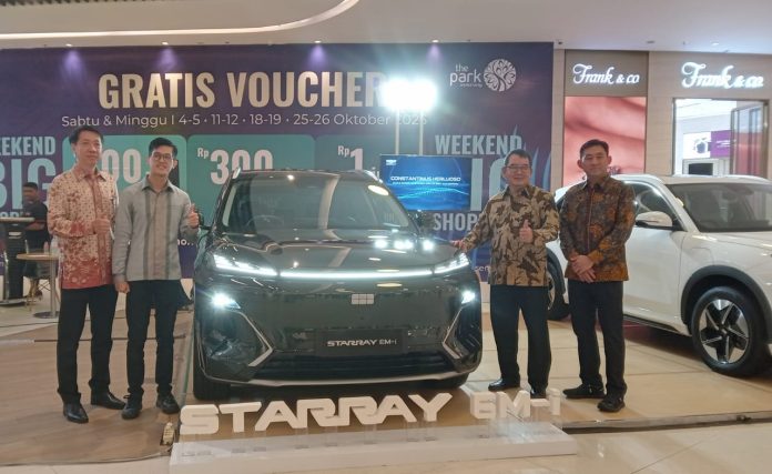 Geely Auto Indonesia resmi meluncurkan Geely Starray EM-i, SUV plug-in hybrid (PHEV) terbaru di Main Atrium The Park Mall Semarang pada 10–16 November 2025.