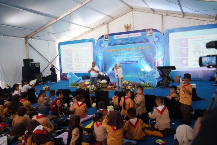 Sebanyak 500 siswa dari 10 sekolah dasar di Semarang antusias mengikuti edukasi dan kegiatan makan ikan bersama.