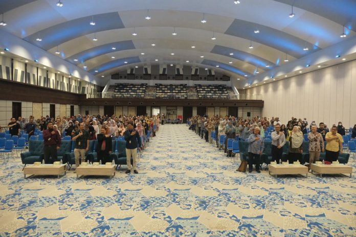 Lebih dari seribu dosen dan tenaga pendidik Universitas Diponegoro (UNDIP) mengikuti kegiatan edukasi dan aktivasi akun Coretax DJP di Gedung Serbaguna Moeladi Dome, Selasa (18/11).