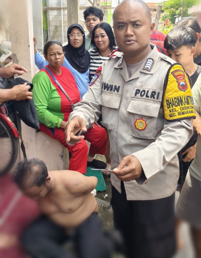 
					Tangan Panjang di Kala Terang: Aksi Perebutan Ponsel Petugas Kebersihan Digagalkan Warga