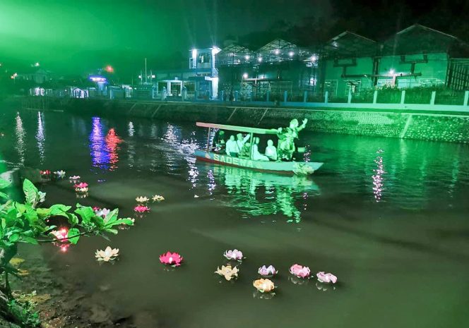 
					Festival Siripada: KAI Wisata dan Umat Buddha Kolaborasi Hidupkan Wisata Heritage Kereta Api Ambarawa-Tuntang