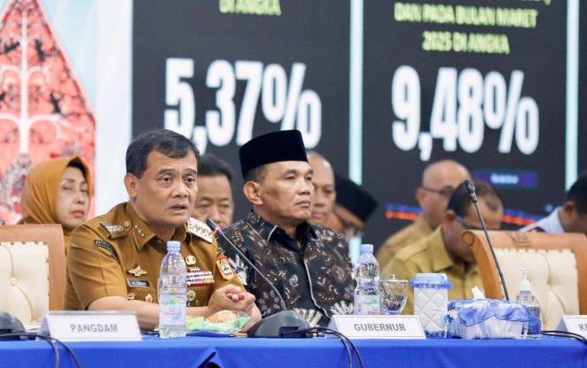 
					Gubernur Luthfi Larang Perjalanan Luar Daerah bagi Bupati-Wali Kota di Periode Nataru