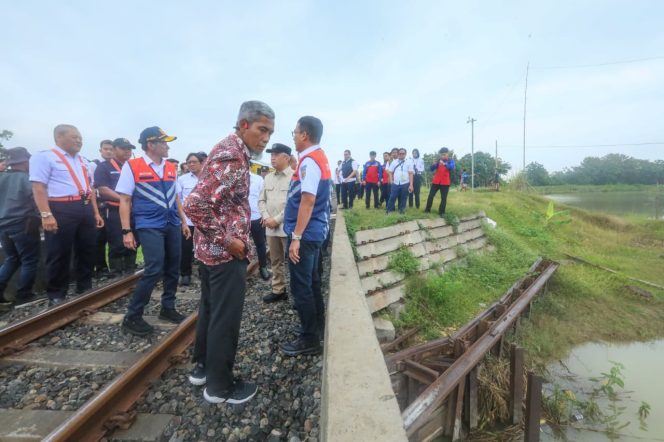 
					Rel KA Gubug Langganan Banjir, Menhub dan Pemprov Jateng Bahas Penanganan