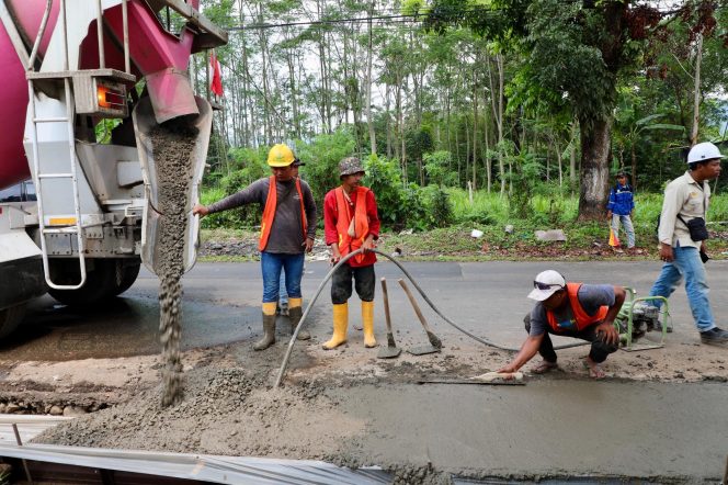 
					Tahun 2025, Jalan Provinsi Jateng Kian Mulus dan Siap Layani Mobilitas Warga