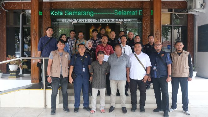 
					Direktorat Jenderal Pajak (DJP) Jawa Tengah I menyerahkan tiga orang tersangka, yaitu RH, KH, dan MM, atas tindak pidana di bidang perpajakan kepada Kejaksaan Negeri Semarang pada Selasa (9/12/2025).