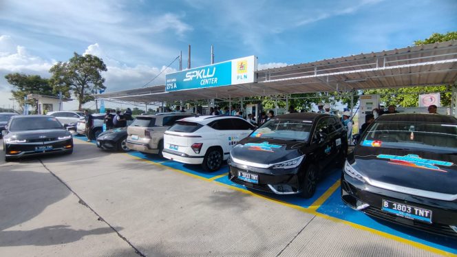 
					Sebanyak 315 unit SPKLU disiagakan di Jateng dan DIY, untuk mendukung perjalanan pengguna kendaraan listrik agar tetap aman dan nyaman selama libur Nataru.