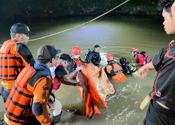 
					Warga Jepara Tewas Hanyut di Sungai Jlegong, Ditemukan Tim SAR Setelah 11 Jam Pencarian