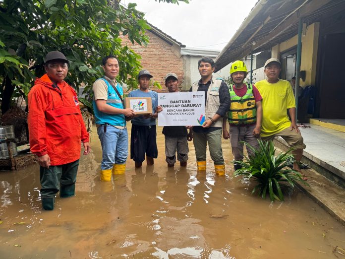 PLN UID Jateng dan DIY memberikan bantuan berupa sembako, perlengkapan kebersihan serta dapur umum untuk warga terdampak banjir di Pati, Jepara, dan Kudus