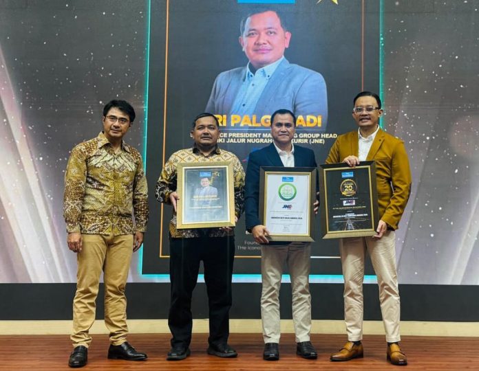PT Jalur Nugraha Ekakurir (JNE) kembali meraih tiga penghargaan bergengsi sekaligus dalam ajang Marketing & Halal Summit 2026 pada Kamis (22/1) di Jakarta.