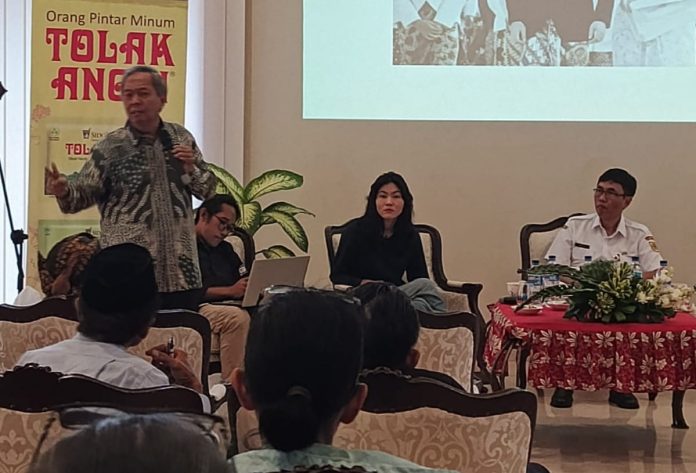 Pakar lingkungan hidup, Prof. Dr. Sudharto P. Hadi memaparkan hijrah ekologis dalam Forum Diskusi Ikatan Sarjana Katolik (ISKA) Jateng di Kantor Keuskupan Jl. Pandanaran No. 13 Semarang,