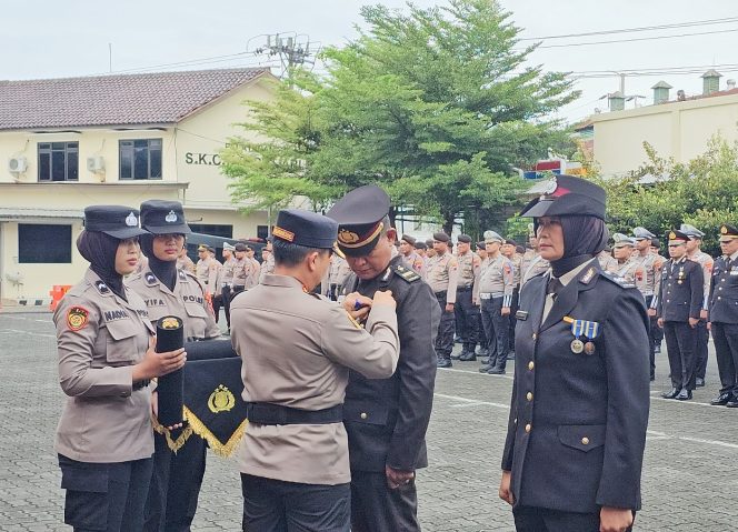 
					166 Personel Polrestabes Semarang Terima Satyalencana Pengabdian 2026