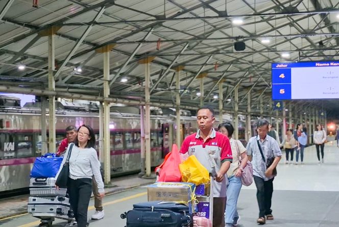 
					KAI Wisata Perkuat Layanan dengan e-Porter: Solusi Angkut Barang Praktis di 14 Stasiun Utama