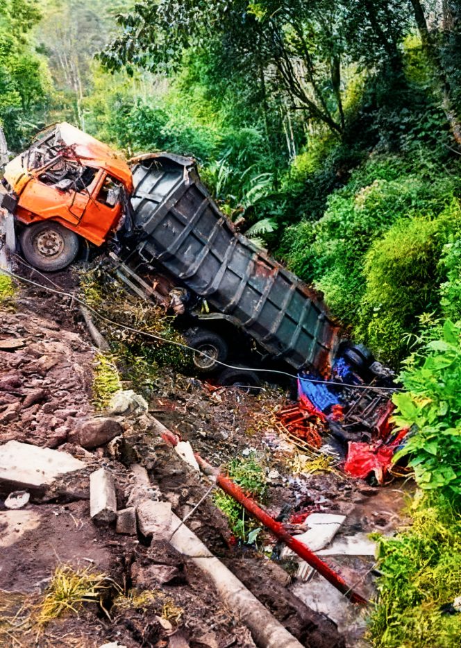 
					Gagal Tanjak, Truk Pasir Mundur dan Tewaskan Sopir Truk Kayu di Jalur Ekstrem Jlegong Ambarawa