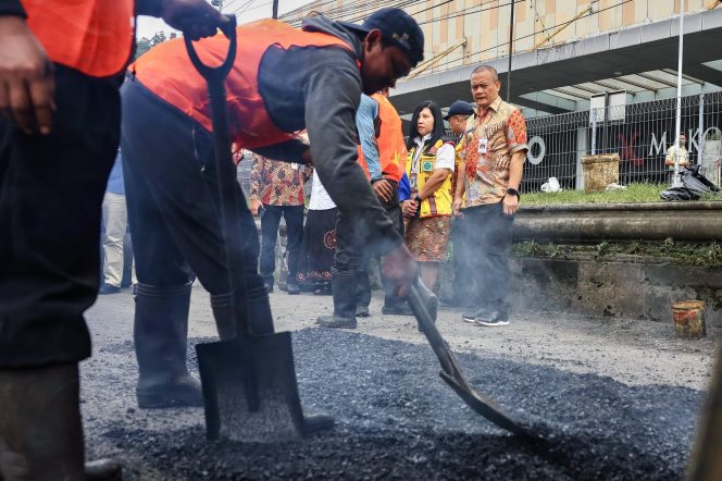 
					Ahmad Luthfi: Jalan di Jateng Harus Sudah Mulus Sebelum Lebaran