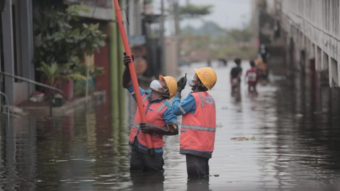 
					PLN telah menyiagakan lebih dari 1.700 personel operasional beserta infrastruktur pendukung selama 24 jam untuk mengantisipasi dan menangani potensi gangguan akibat cuaca ekstrem di wilayah Jateng dan DIY.