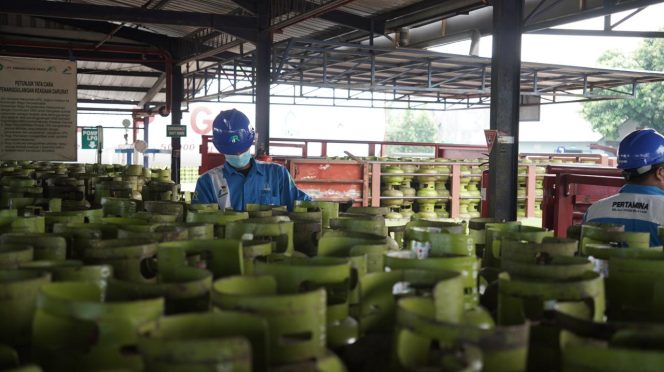 
					Sebagai langkah antisipatif menyusul tren peningkatan konsumsi LPG 3 kg selama bulan Ramadan, Pertamina menambah pasokan 710 ribu tabung LPG 3 Kg di Semarang dan Muria Raya.