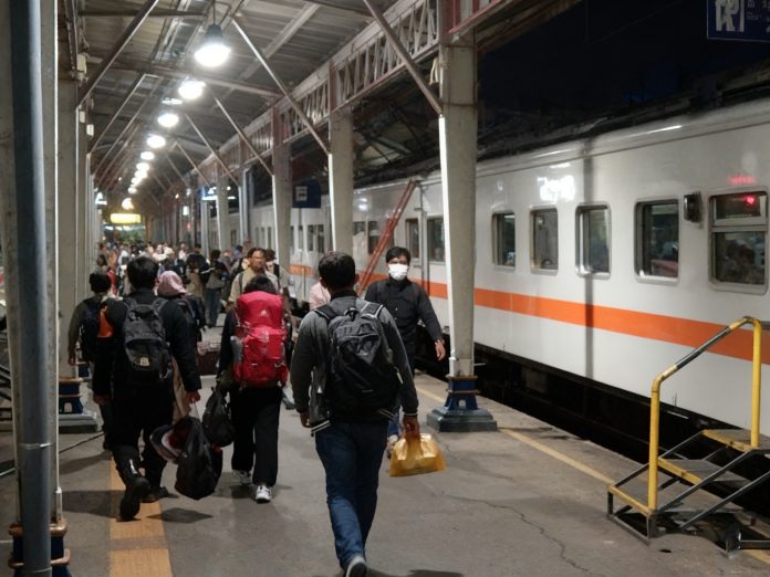 Data KAI Daop 4: 166.132 pemudik turun di stasiun Jateng vs 145.320 berangkat selama 11-17 Maret.