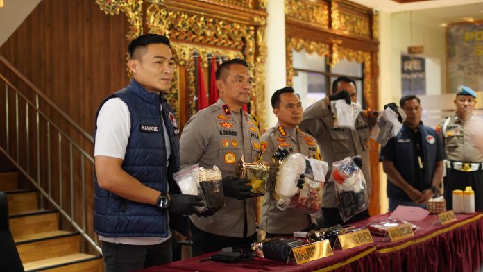 Tiga kurir ditangkap, 7,3 kg sabu disita. Ancaman hukuman mati.