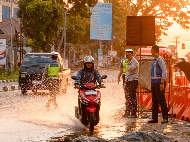 
					Exit Tol Bawen Resmi Direkayasa: Jalur Motor Dipisah, Traffic Light Countdown Dipasang Antisipasi Rem Blong