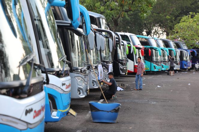 
					Mudik Gratis Jateng: Cerita Para Sopir Bus yang Ikut Mengantar Rindu Pulang Kampung