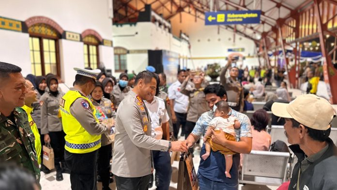 Pengamanan arus mudik, sinergi TNI-Polri, pos pelayanan mudik, pembagian sembako pemudik