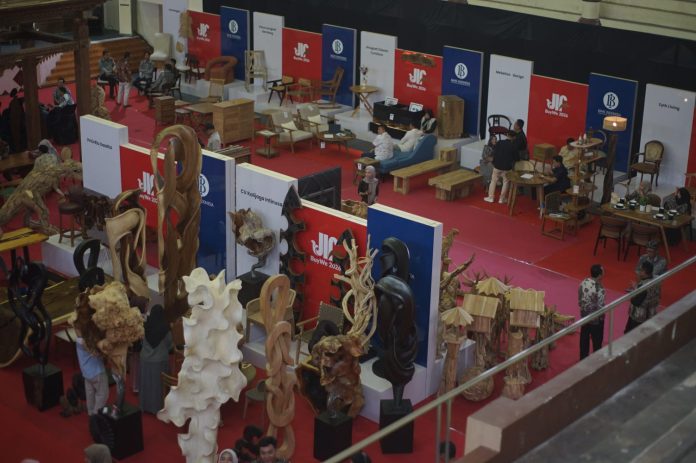 Pemerintah Kabupaten Jepara bekerja sama dengan Kantor Perwakilan Bank Indonesia Provinsi Jawa Tengah menggelar Jepara International Furniture Buyer Weeks (JIF-BW) 2026 yang dibuka 8 Maret 2026 di Jepara.