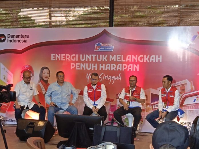 Executive General Manager Pertamina Patra Niaga Regional Jawa Bagian Tengah, Fanda Chrismianto, saat memberikan keterangan pers bertajuk 