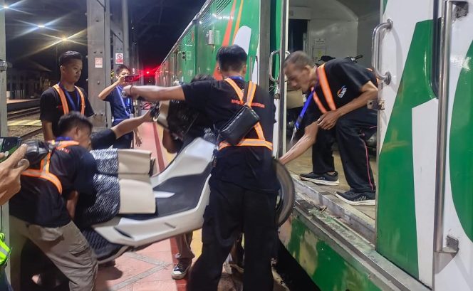 
					Libur Lebaran Usai, 3.354 Motor Manfaatkan Angkutan Motor Gratis di Daop 4 Semarang