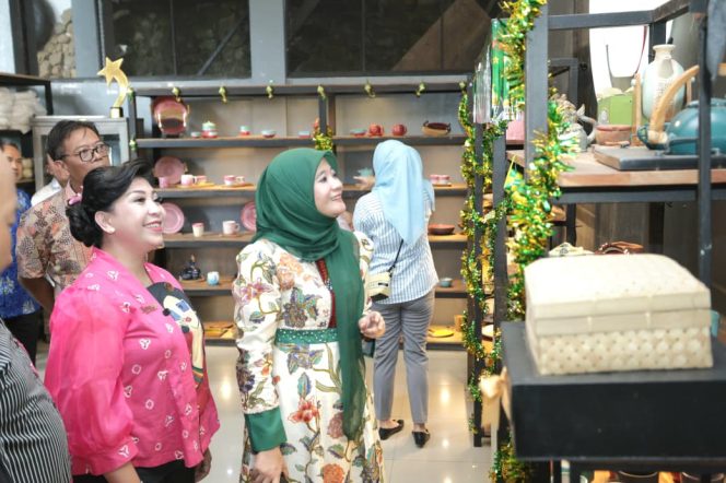 
					Nawal Yasin Puji Naruna Ceramic, Kualitas dan Desain Jadi Kunci Go Global