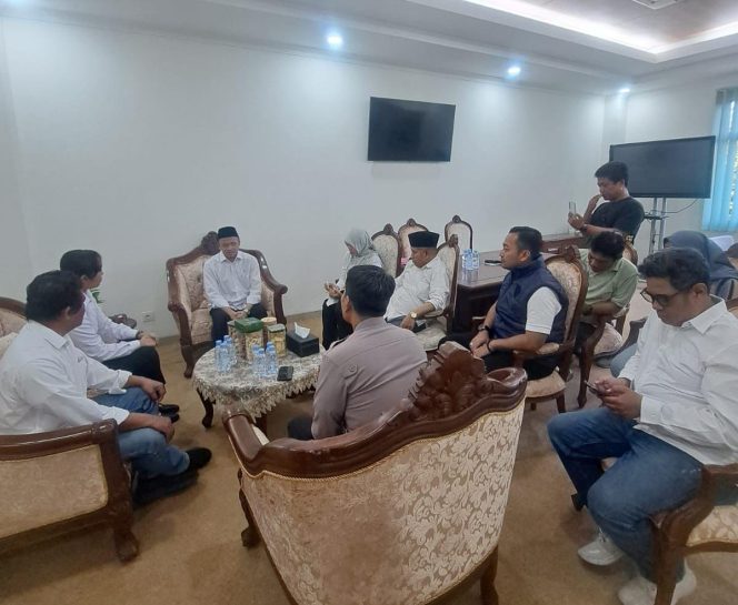 
					Suasana pertemuan antara jajaran Polrestabes Semarang dengan pihak Rektorat UIN Walisongo Semarang di Gedung Rektorat, Selasa (12/5/2026), membahas dugaan pelecehan seksual terhadap mahasiswi.