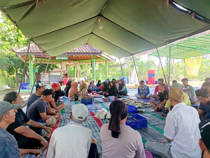 Gotong royong kurban di Sitalang Ungaran Timur