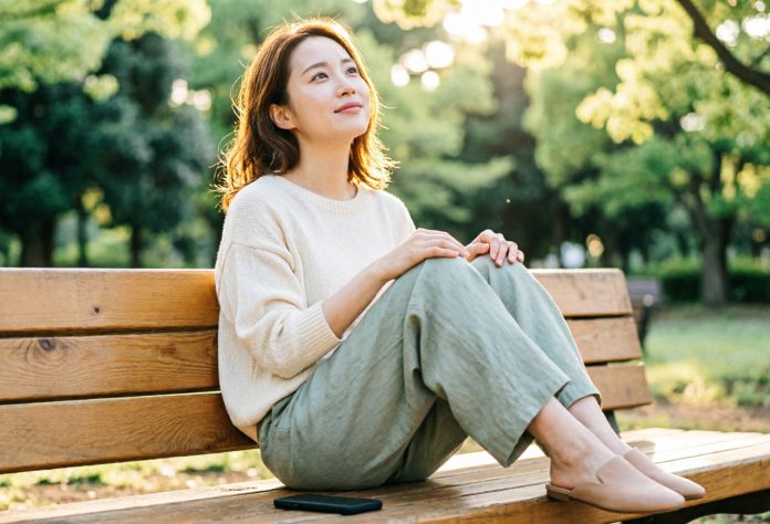 Digital detox kesehatan mental dengan meletakkan ponsel