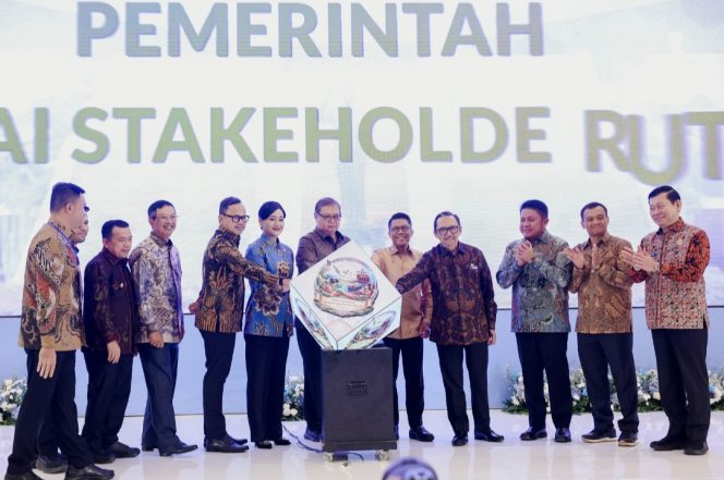 
					Airlangga dan OJK Puji Keberhasilan Jateng di Sektor Pangan dan Ekonomi