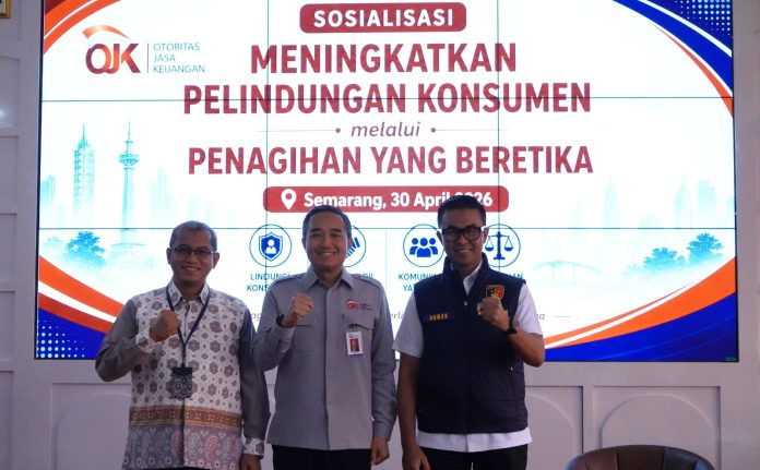Direktur Pengawasan Perilaku Pelaku Usaha Jasa Keuangan OJK, Wawan Supriyanto (kiri), Kepala OJK Provinsi Jawa Tengah, Hidayat Prabowo (tengah), dan Direktur Reserse Kriminal Umum Polda Jawa Tengah, Kombes Pol. Muhammad Anwar Nasir (kanan).