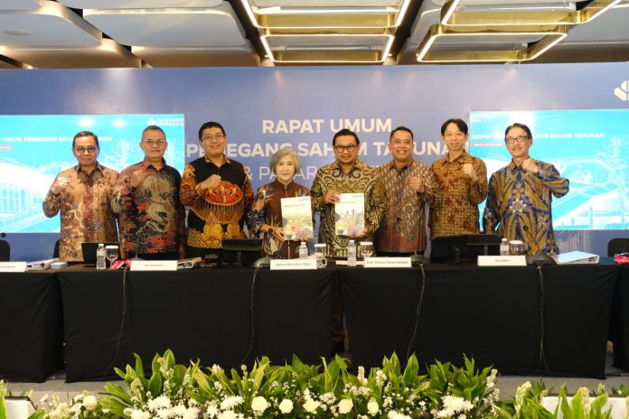 Jajaran Komisaris dan Direksi Solusi Bangun Indonesia dalam RUPS Tahunan yang memutuskan penggunaan 50% dari laba bersih tahun 2025 sebanyak Rp329,3 miliar sebagai dividen bagi pemegang saham.