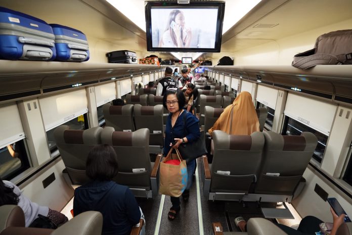 Kereta Stainless Steel New Generation KAI Daop 4 Semarang