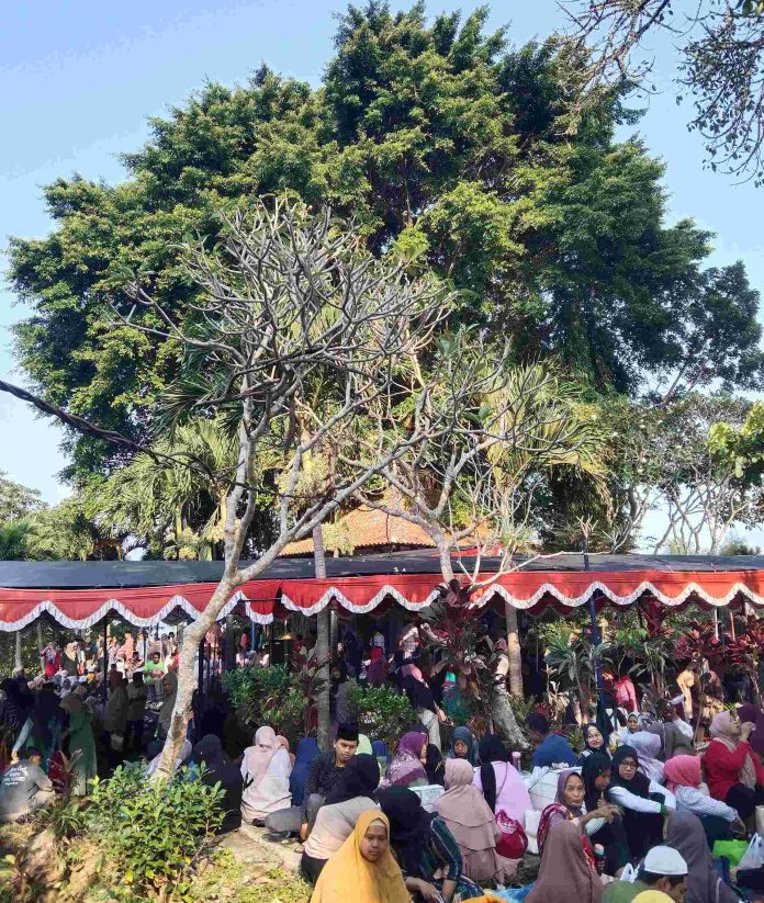 Sadranan Makam Ki Mandung Gunung Kalong