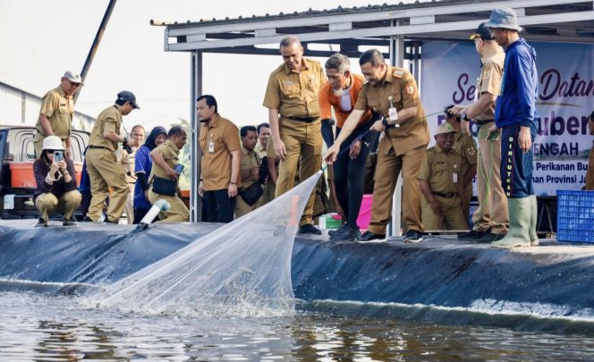 
					Gubernur Luthfi Canangkan Jateng Jadi Sentra Benih Ikan dan Udang Terbesar di Indonesia