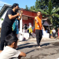 Lomba HUT RI ke-81 Kampung Sitalang anak-anak memindahkan kacang atom dan makan kerupuk di Ungaran Timur