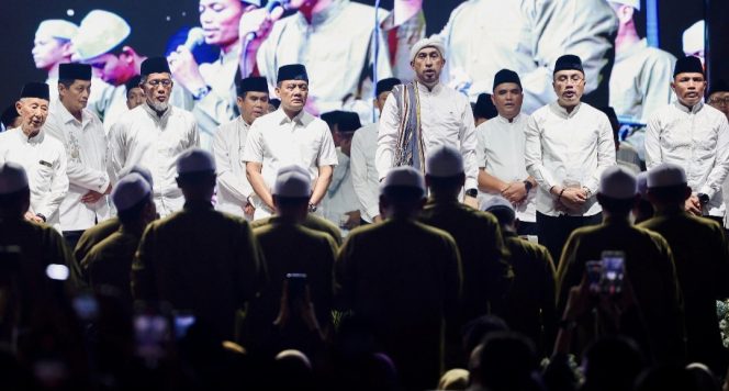 
					Jateng Bersholawat, Luthfi Ajak Masyarakat Rawat Persatuan dan Gotong Royong