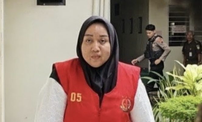 
					Sidang Penipuan Investasi Bodong Dika Dimulai, Puluhan Pensiunan Datangi Pengadilan Purwokerto