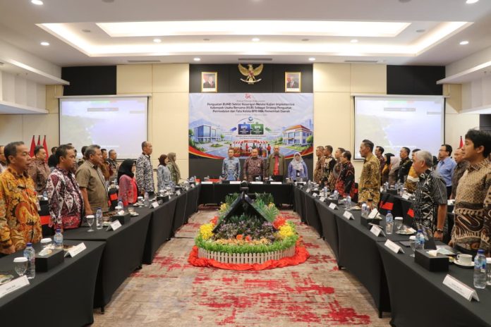 Focus Group Discussion (FGD) Penguatan BPR Milik Pemerintah Daerah melalui Implementasi KUB diselenggarakan di Kantor OJK Solo, Selasa (11/8).