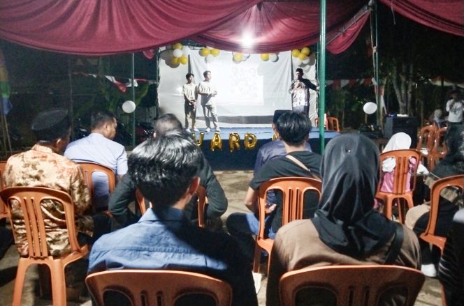 
					Suasana malam perpisahan KKN UIN Walisongo di Lapangan Voli RT06 Sitalang, Minggu (30/8/2026). Mahasiswa dan warga saling berbagi kesan dalam acara yang penuh haru dan kebersamaan.
