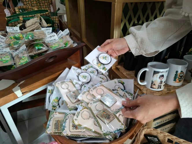 
					Dari Boneka hingga Payung Lukis, Suvenir MTQ Nasional XXXI Ada di Dekranasda Store Jateng