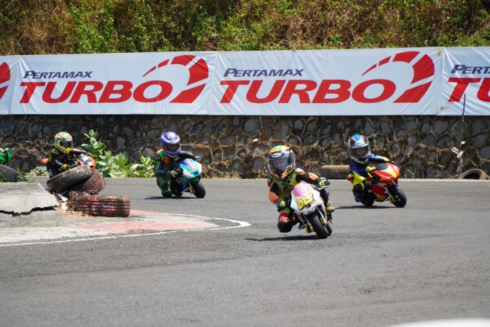 Pertamax Turbo kembali memperkuat eksistensinya di dunia motorsport melalui ajang Pertamax Turbo MotoPrix 2026 yang digelar di Sirkuit Mijen, Semarang, Jawa Tengah, pada 26–27 September 2026.