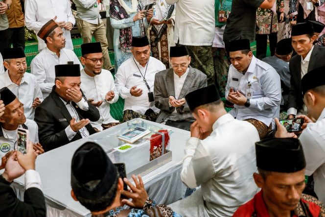 
					62 Pasangan Resmi Menikah di MAJT, Taj Yasin Pimpin Doa Pengantin