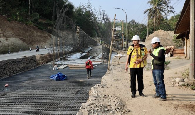 
					Pemprov Jateng Benahi Jalur Rawan Kecelakaan Kalijambe, Jalur Penyelamat Dibangun