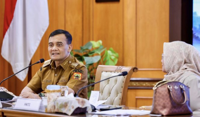 
					Ahmad Luthfi Pastikan 1.947 Sertifikat Petani Pagilaran Dikembalikan Gratis