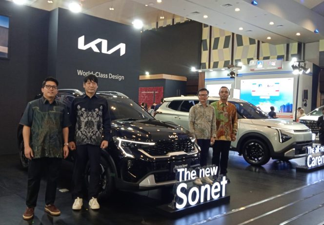 
					Dalam GIIAS Semarang 2026 yang berlangsung 30 September-4 Oktober 2026 di Muladi Dome UNDIP, Kia menghadirkan tiga model kendaraan yang dapat dilihat sekaligus dicoba langsung oleh pengunjung.