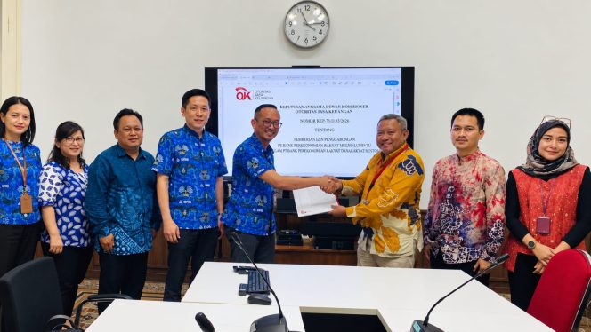 
					OJK menyetujui penggabungan PT Bank Perekonomian Rakyat (BPR) Mulyo Lumintu ke dalam PT BPR Danarakyat Sentosa yang berkedudukan di Kabupaten Magelang, Jawa Tengah.